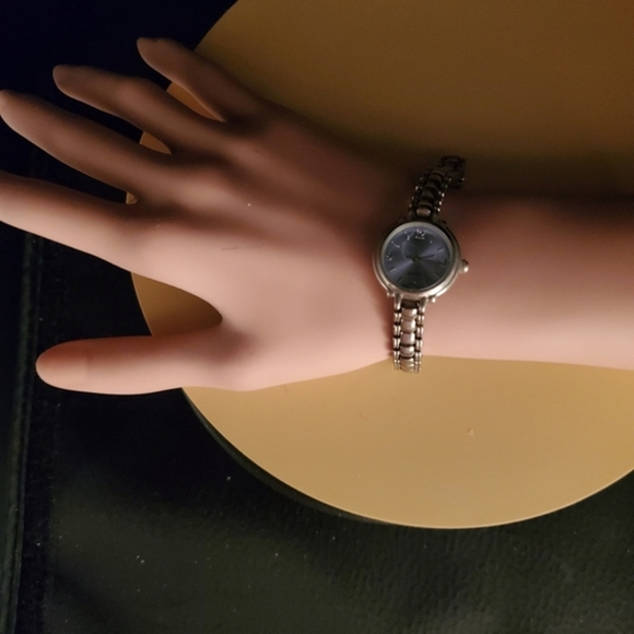 Vintage 80s Ladies Watch - Picture 7 of 7